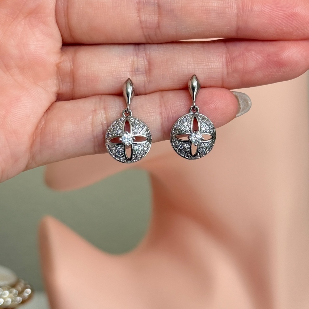 ⚜️ Elegant Silver Drop Earrings - Picture 7 of 7
